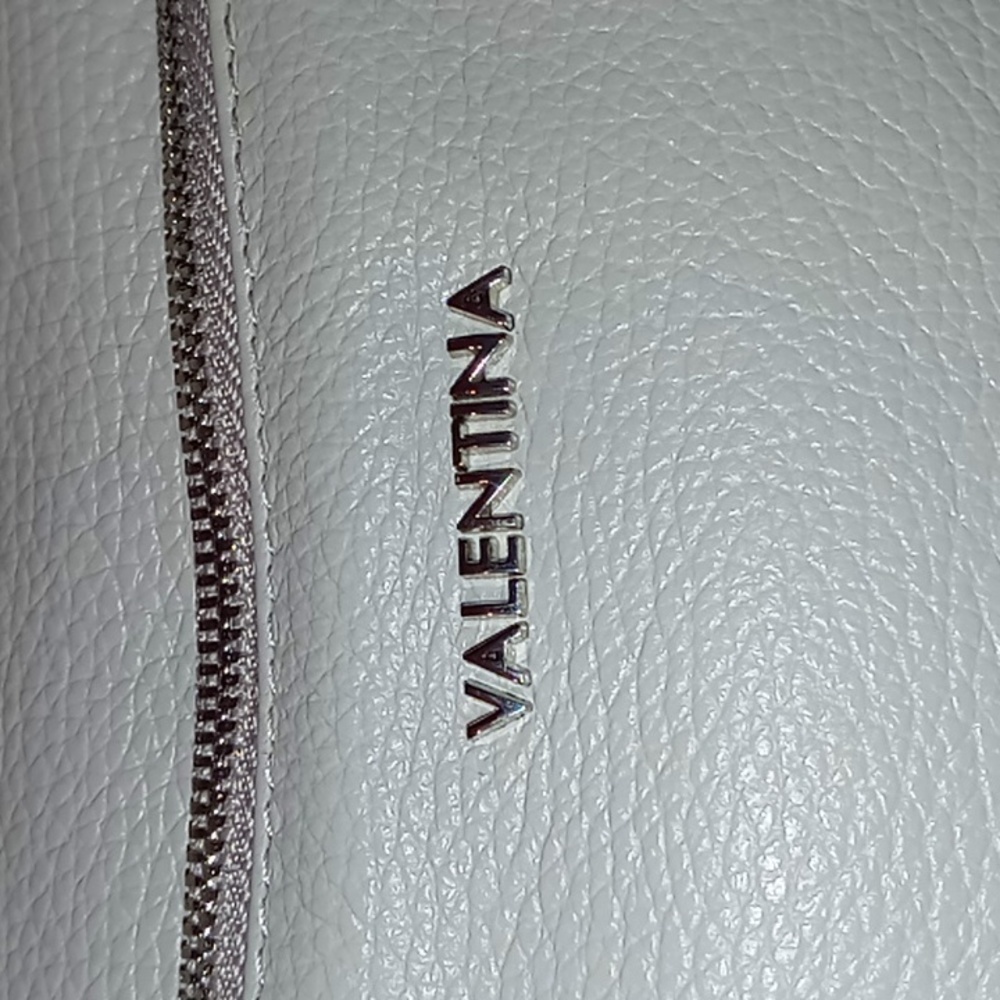 Handbags - Picture 2 of 6